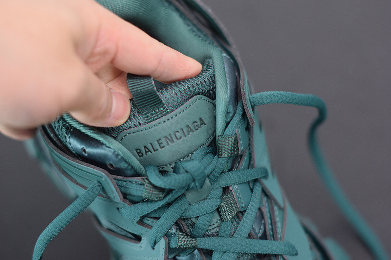 bc track sneaker