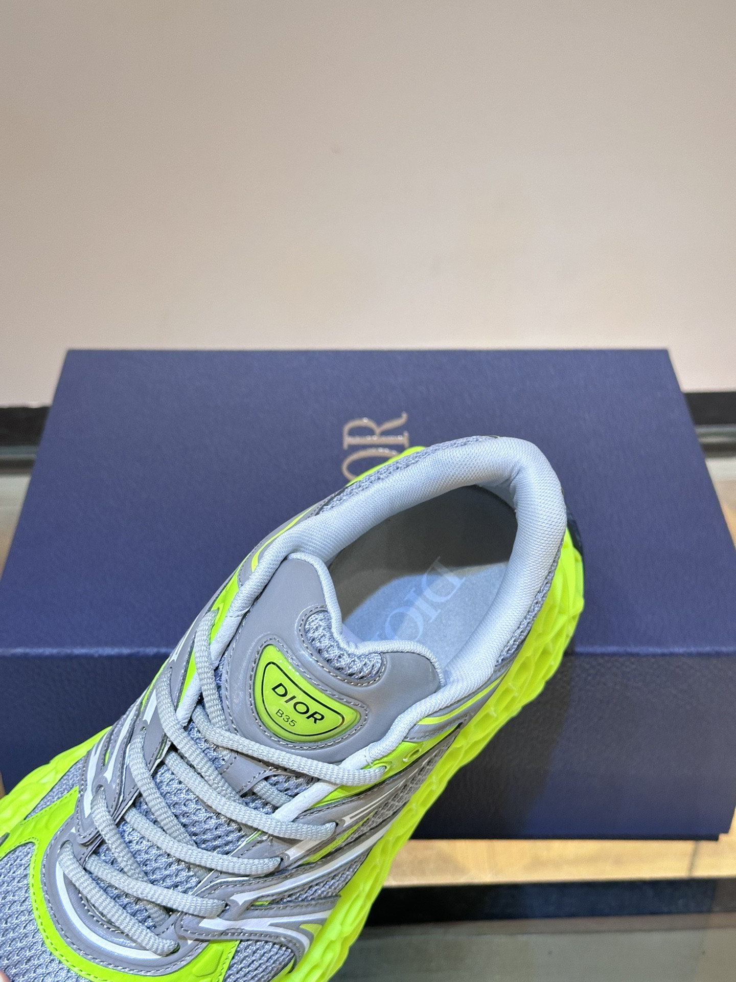 DIO* SNEAKER