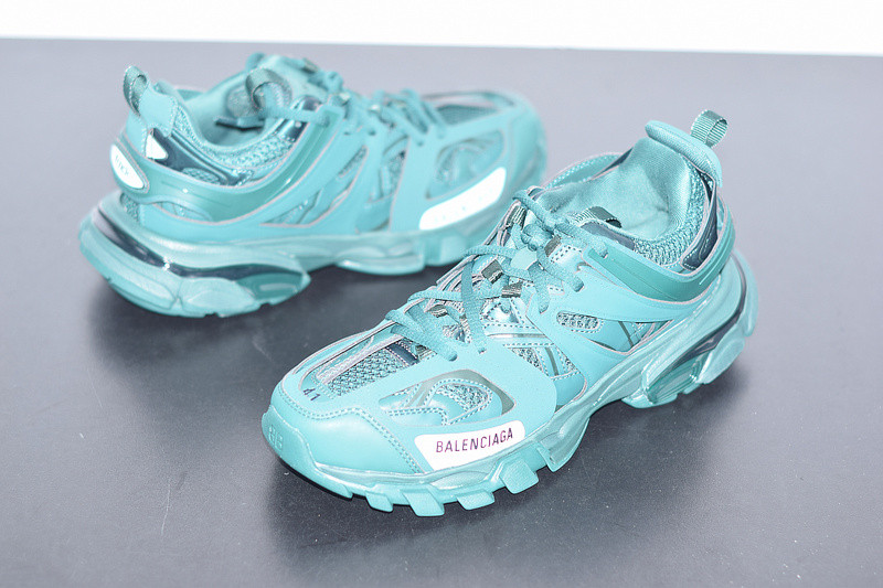 bc track sneaker