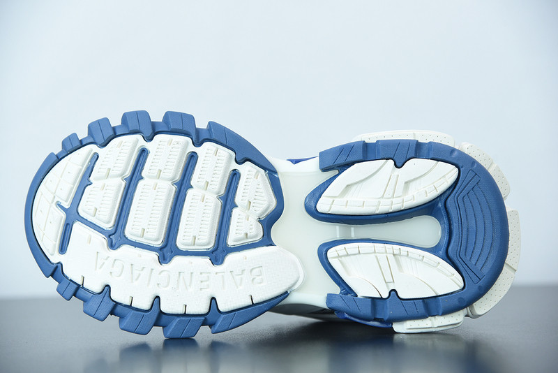 bc track sneaker