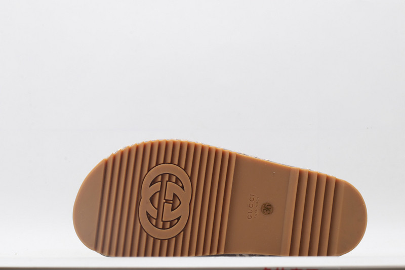 g*u*i sandals