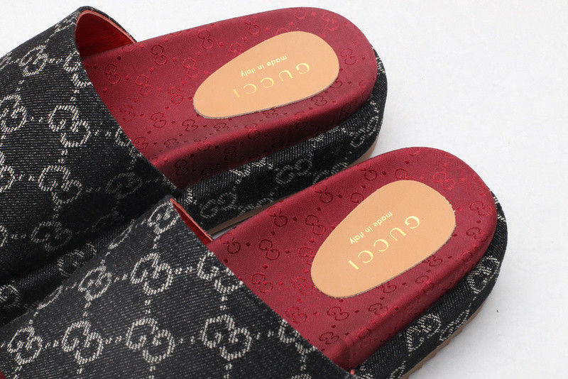 g*u*i sandals