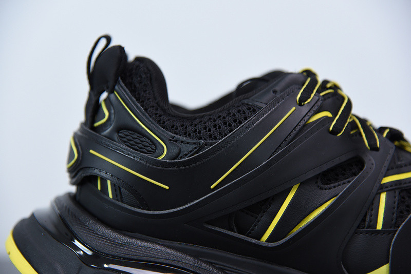 bc track sneaker