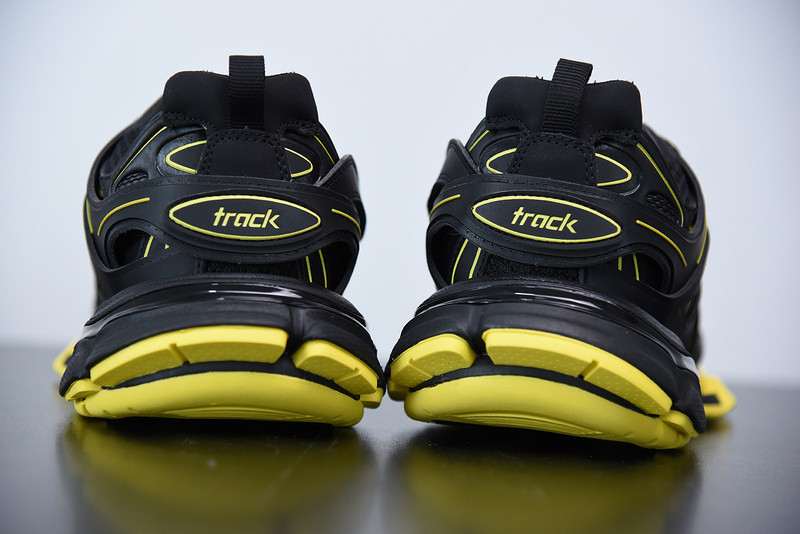 bc track sneaker