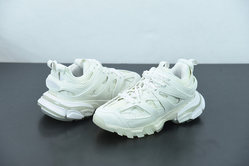 bc track sneaker