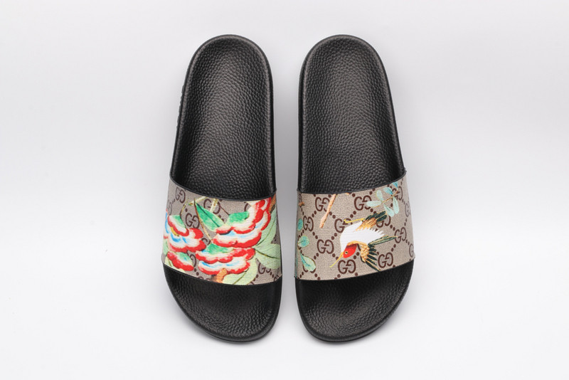 g*u*i sandals