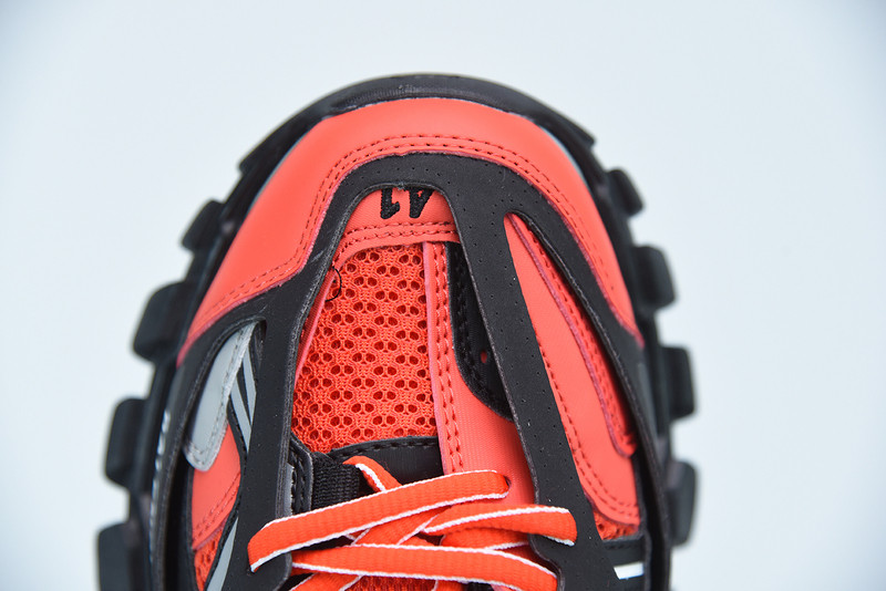 bc track sneaker