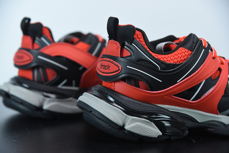 bc track sneaker