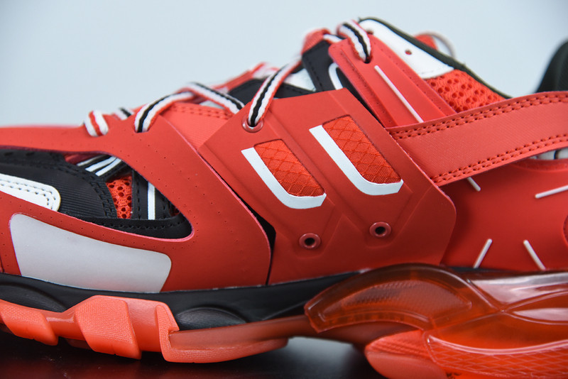 bc track sneaker