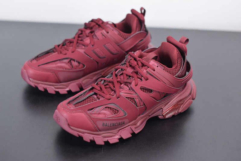 bc track sneaker