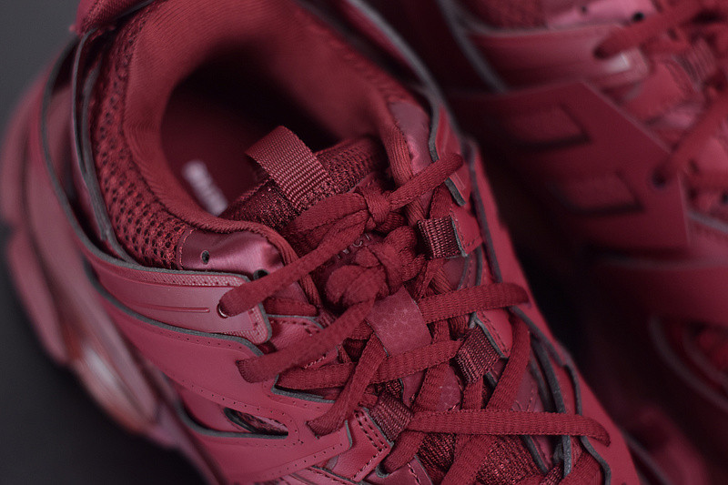 bc track sneaker
