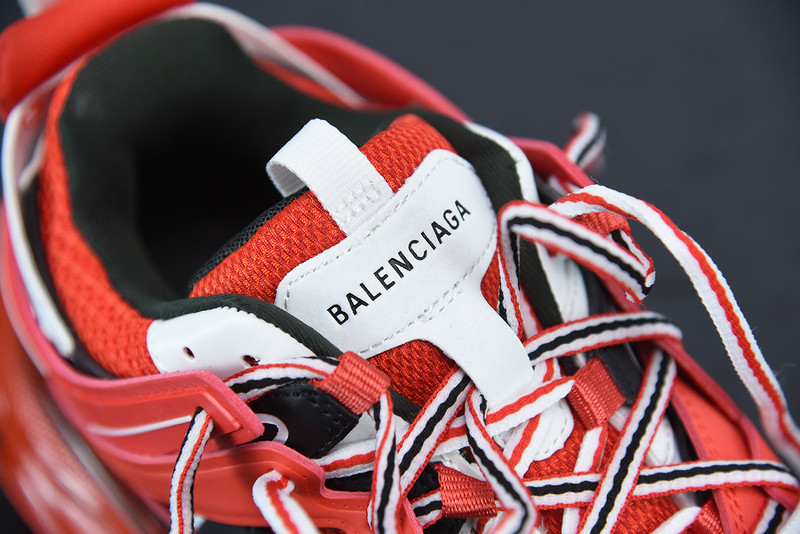 bc track sneaker