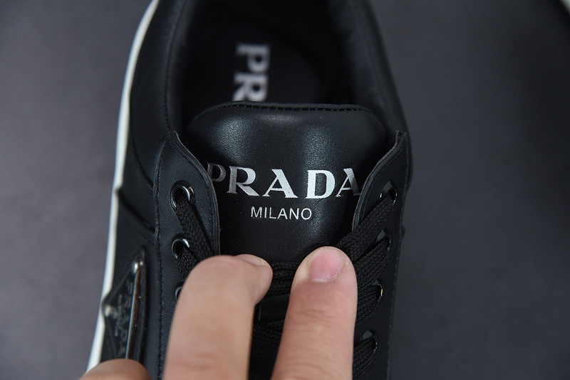 pr sneaker