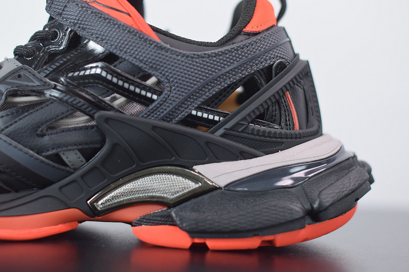 bc track sneaker