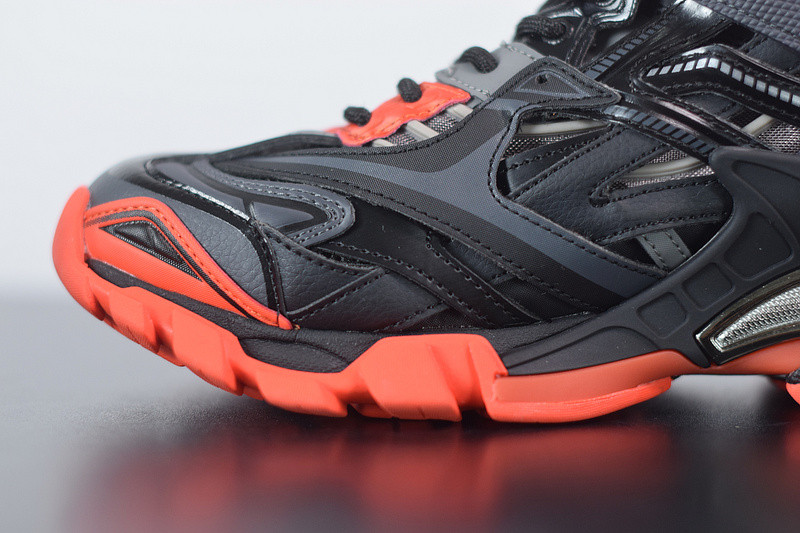 bc track sneaker