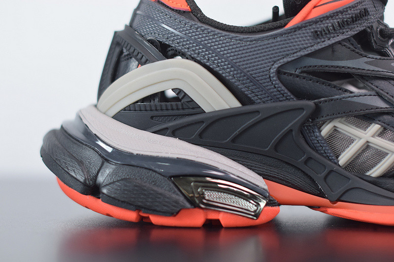 bc track sneaker