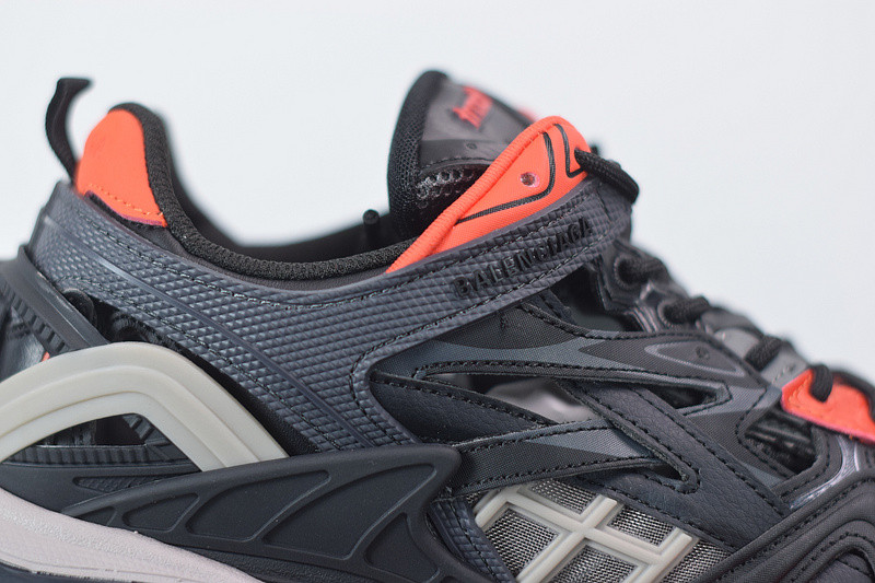 bc track sneaker