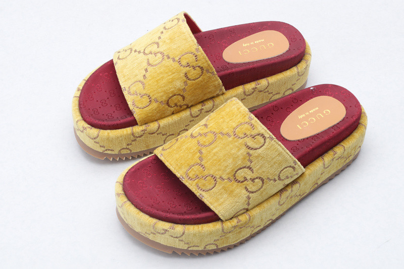 g*u*i sandals