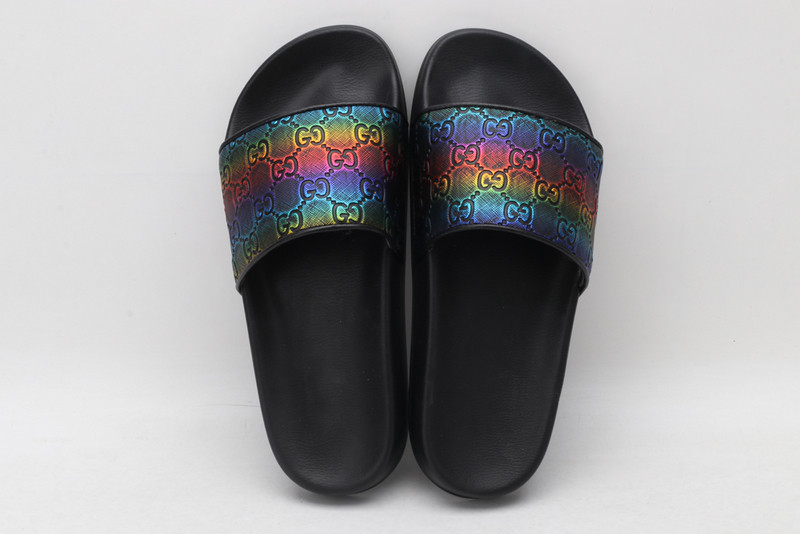 g*u*i sandals