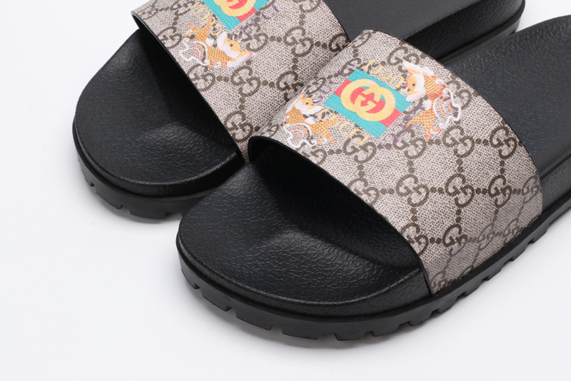 g*u*i sandals