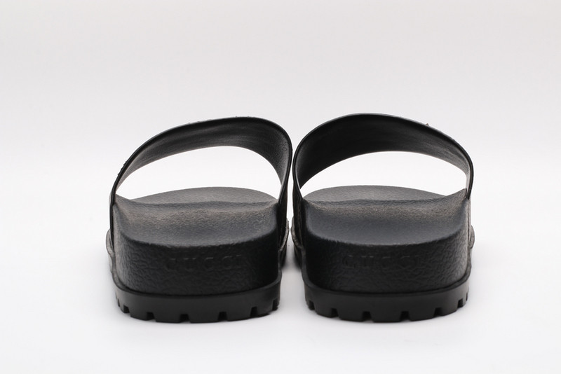 g*u*i sandals