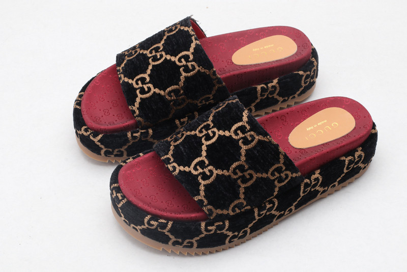 g*u*i sandals