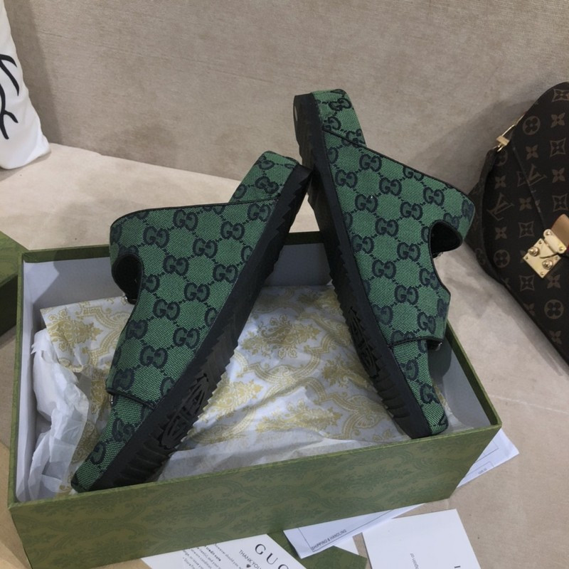 g*u*i sandals