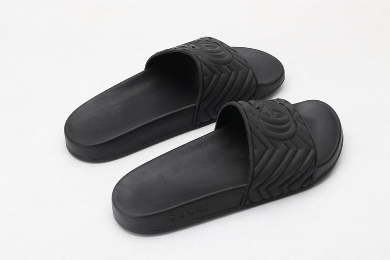 g*u*i sandals