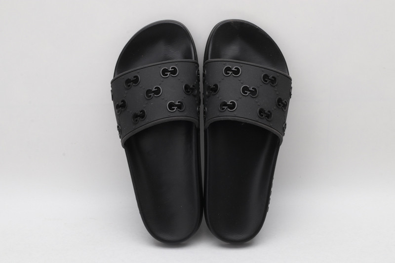 g*u*i sandals