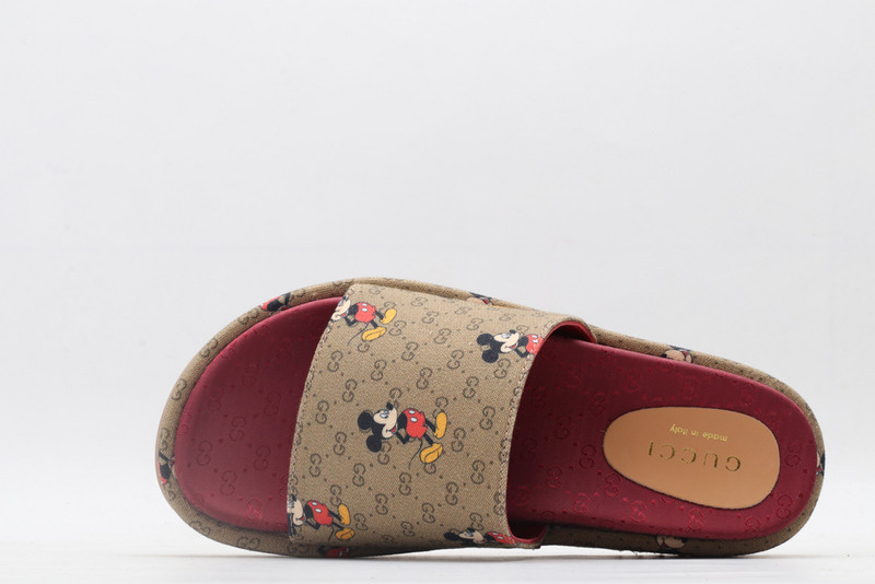 g*u*i sandals