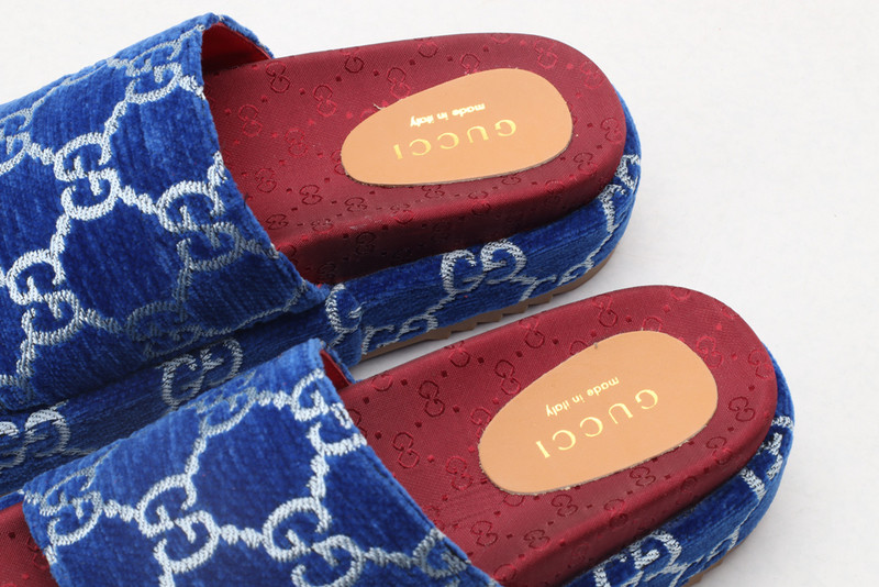 g*u*i sandals