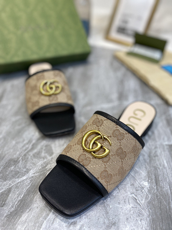 g*u*i sandals