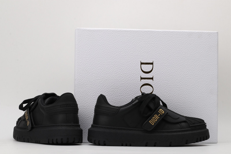 dio* sneaker