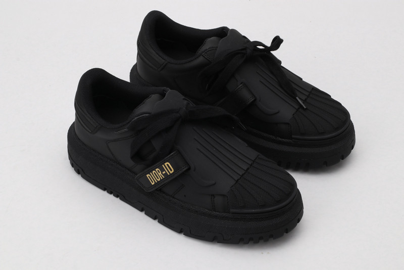 dio* sneaker