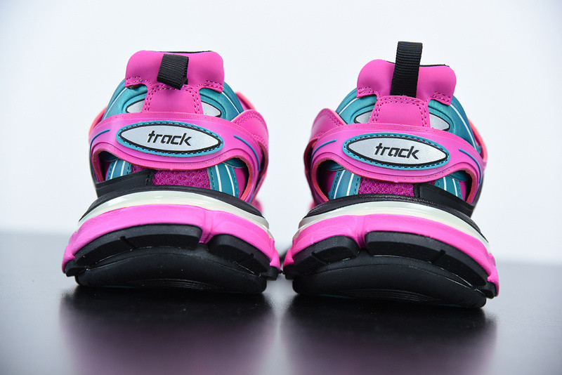 bc track sneaker