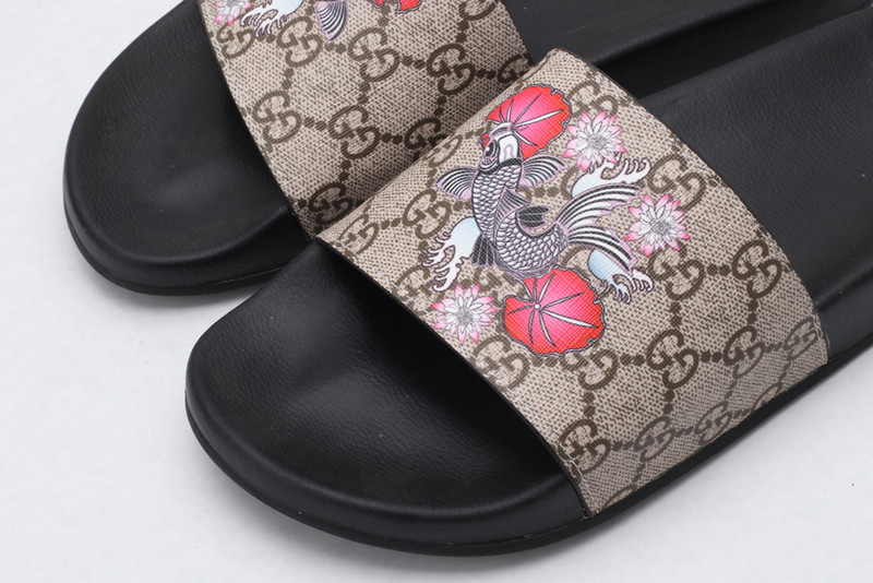 g*u*i sandals