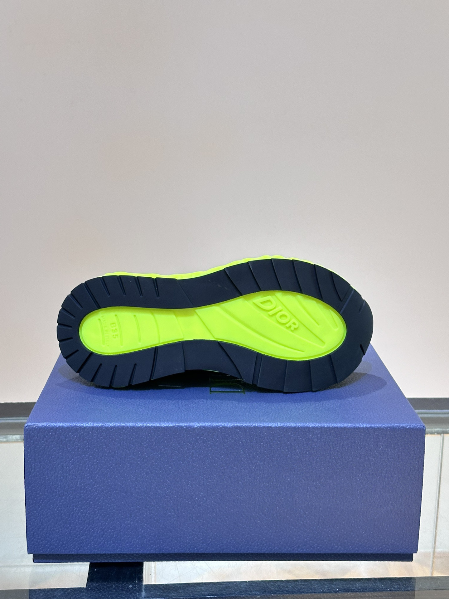 DIO* SNEAKER