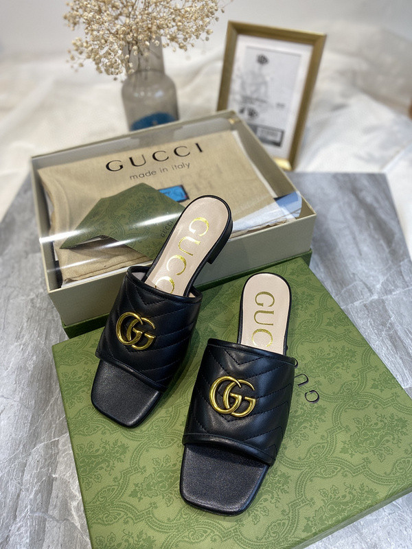 g*u*i sandals