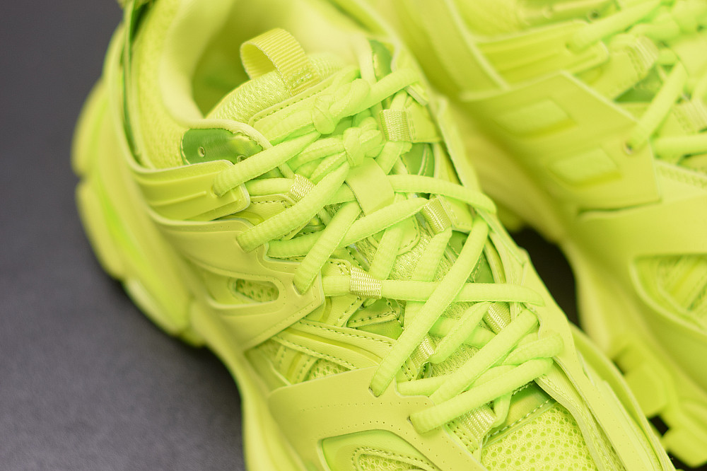 bc track sneaker