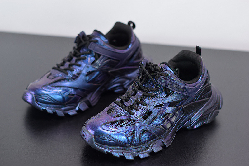 bc track sneaker