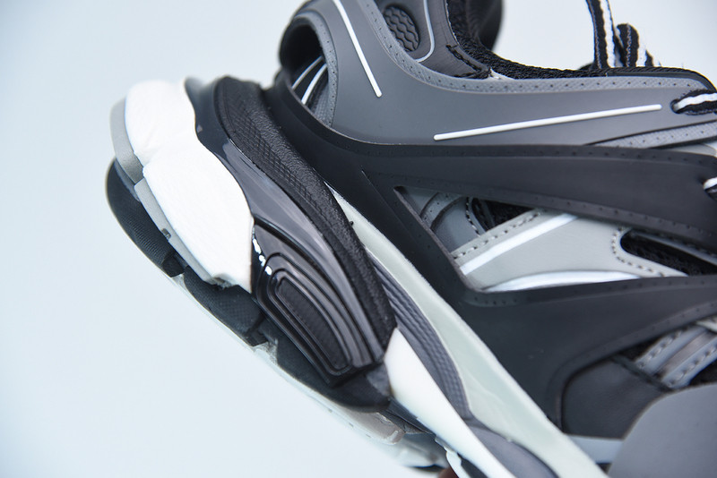 bc track sneaker