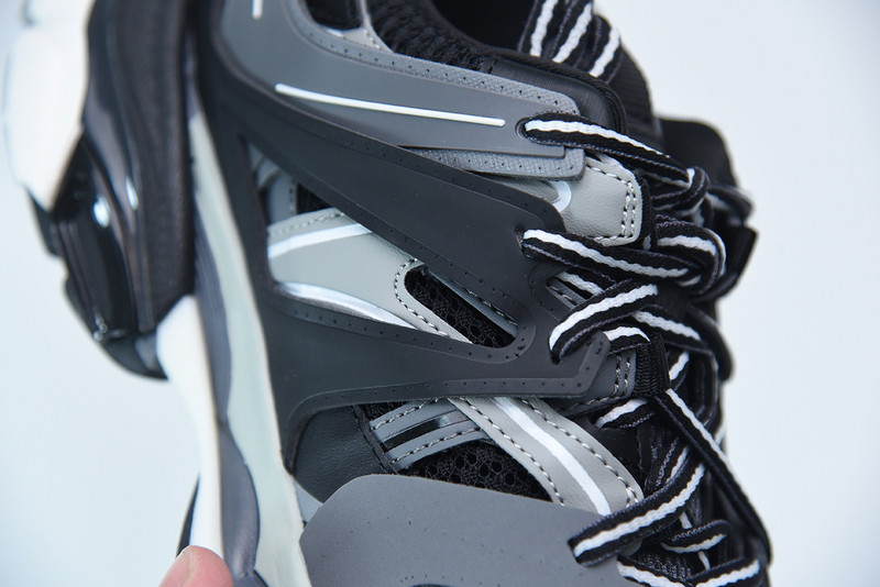 bc track sneaker