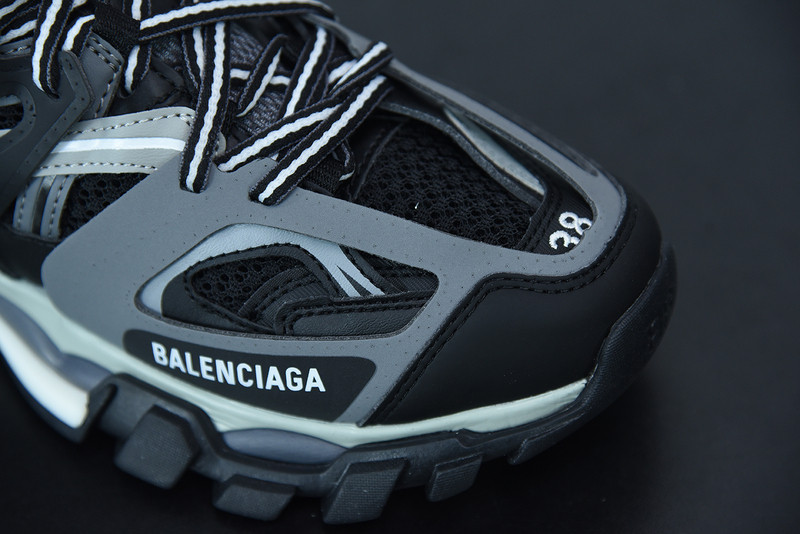 bc track sneaker