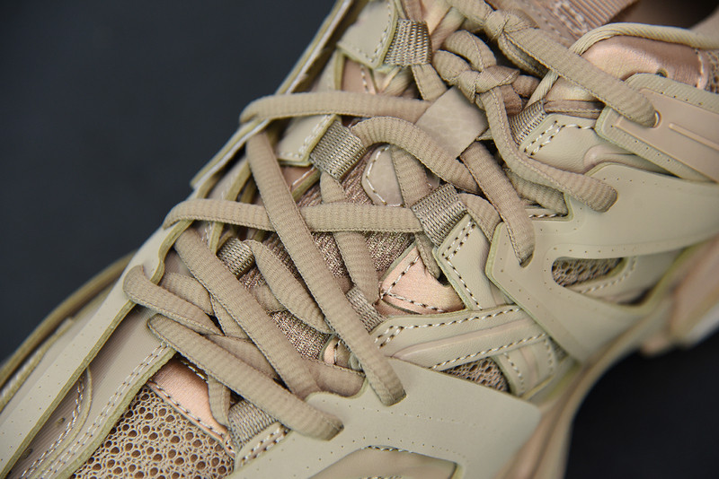 bc track sneaker