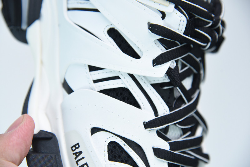 bc track sneaker