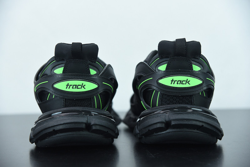 bc track sneaker