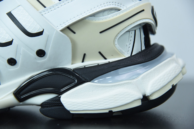 bc track sneaker
