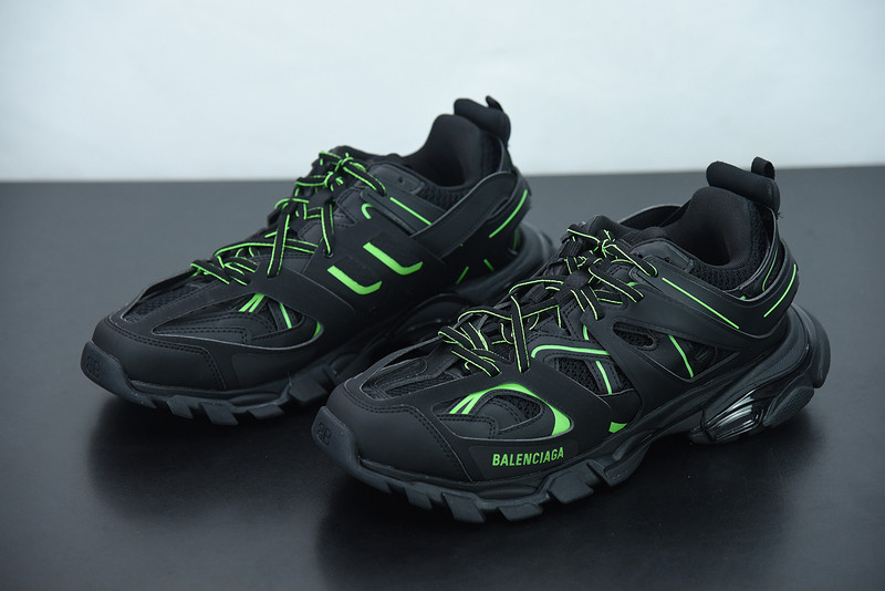 bc track sneaker