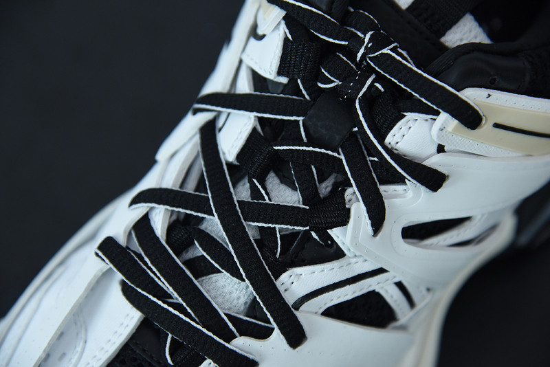 bc track sneaker