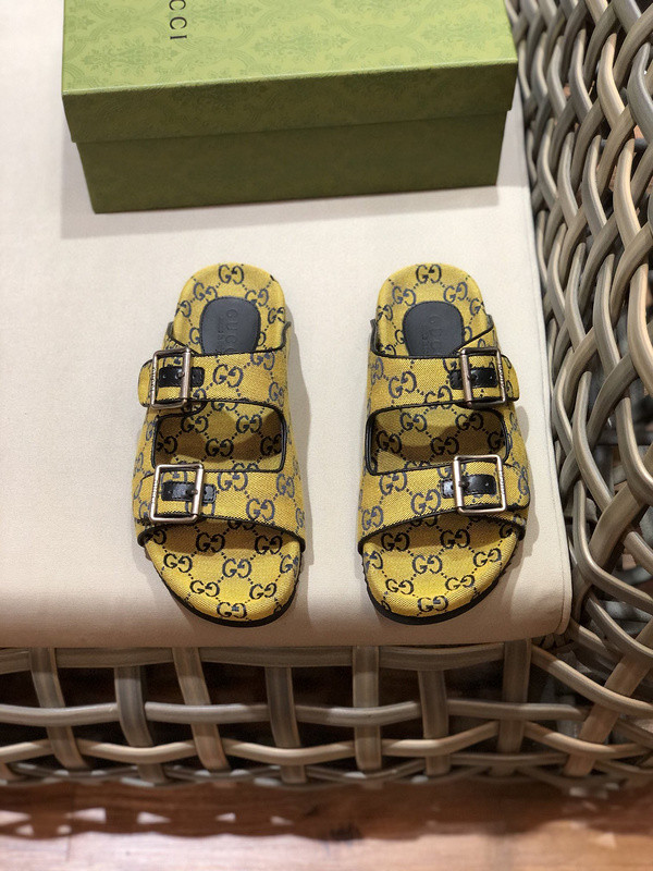 g*u*i sandals